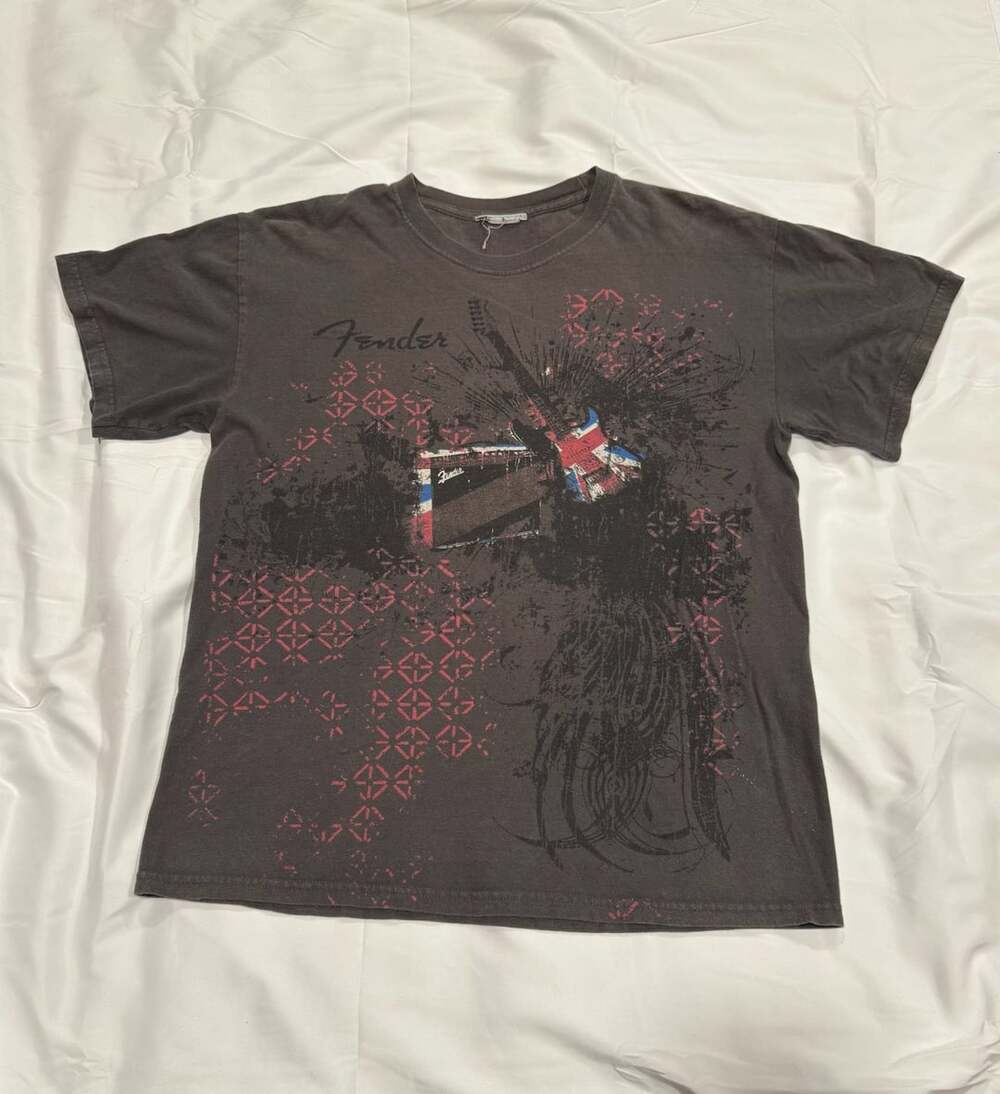 Y2K Vintage Fender Guitar Graphic T-Shirt Gray UK Flag